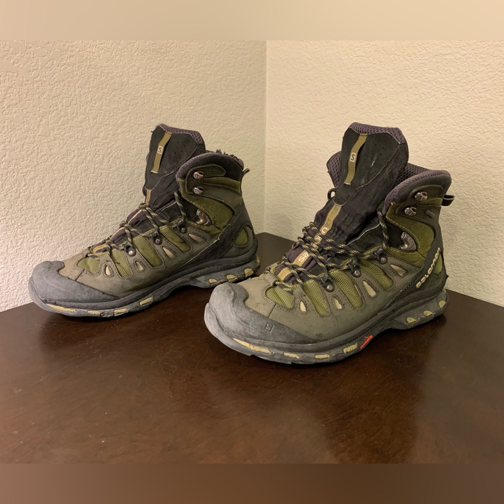 SALOMON QUEST 4D GTX Hiking Backpacking Boots Men's Size 10 Missing 1 Eyelet